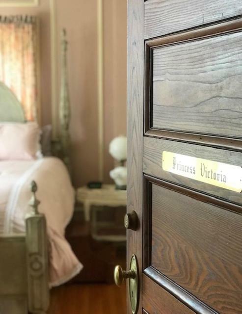 600 Main, A Bed & Breakfast And Victorian Tea Room Toms River Bagian luar foto